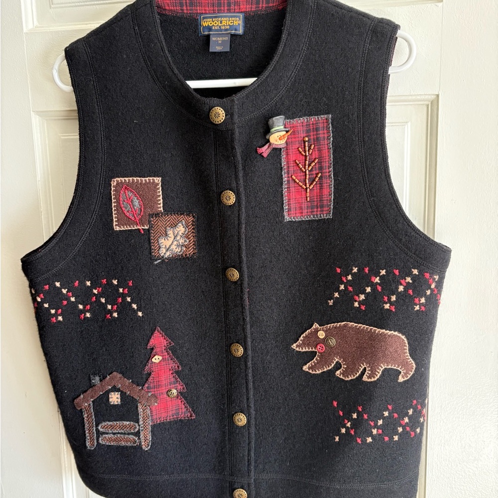 Woolrich Black Vest with Bear and Cabin Motifs